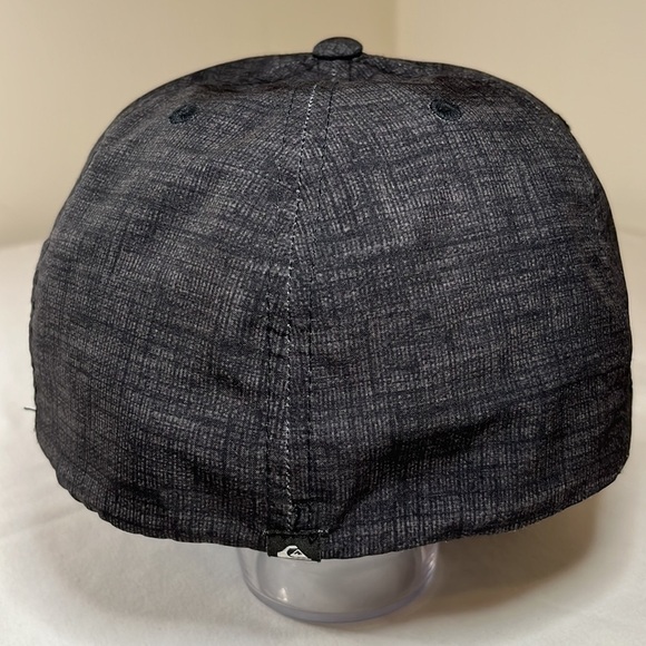Quiksilver flexfit cap, like new condition - Picture 5 of 12